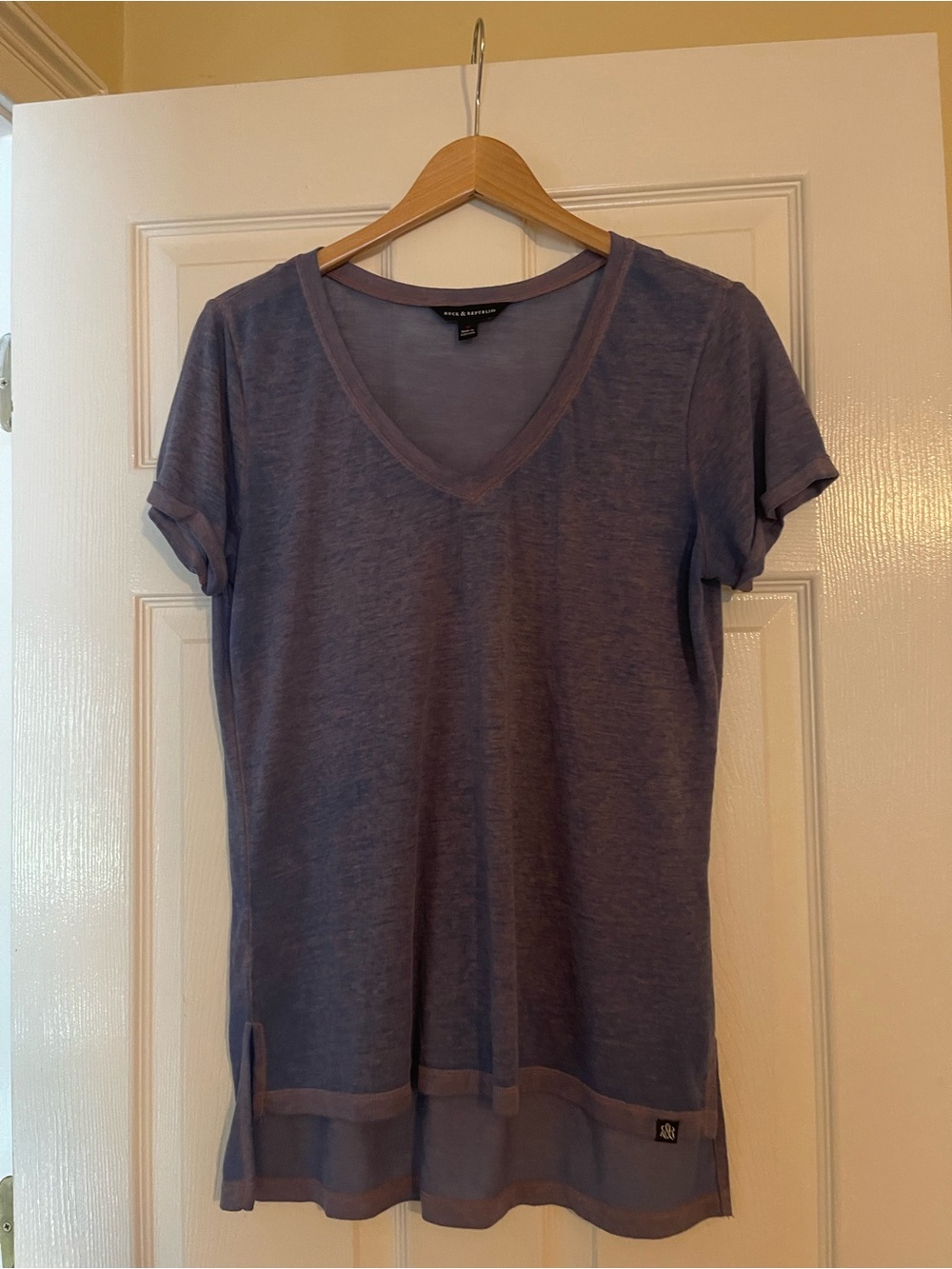 Rock & Republic Lavender V-Neck Short Sleeve Tee